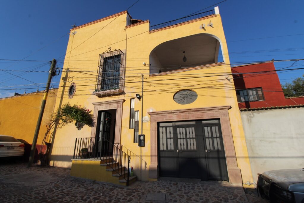 Casa de huespedes en la Colonia San Rafael, fachada.