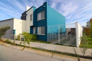 Casa Azul en el Fraccionamiento La Vista, fachada
