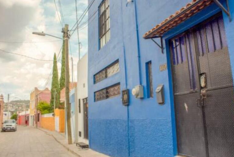 Foto de la fachada de la Casa Azul en renta en la Calle de Orizaba.