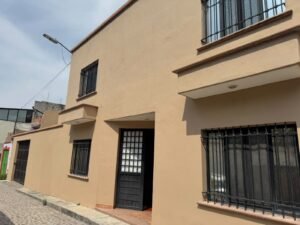 Fachada de casa en venta o renta en La Palmita, Zona Centro, San Miguel de Allende 1